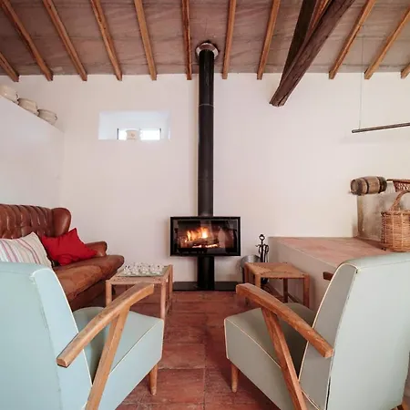 Villa Sleeps 6 With Pool And Wifi