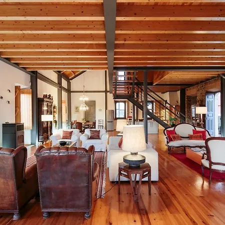 Sleeps 6 With Pool And Wifi Alfeizerão
