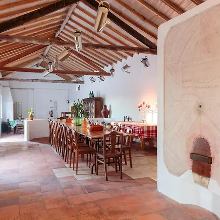 Sleeps 6 With Pool And Wifi Villa *